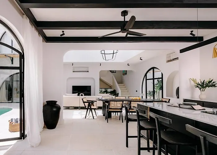 Villa Corsica At Isola Munggu